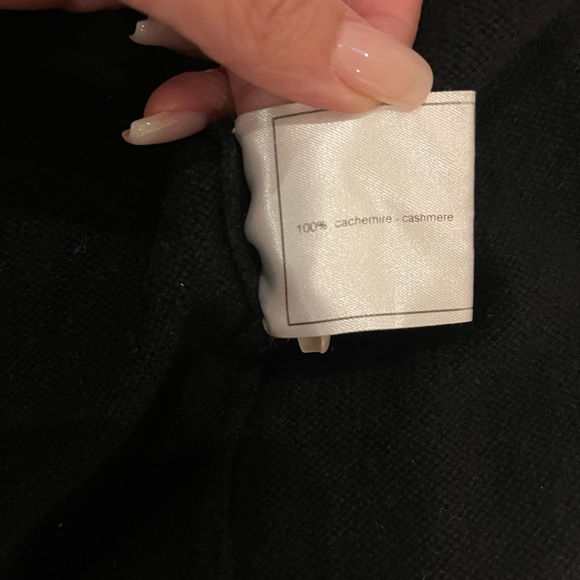 Chanel black cashmere cardigan 100% authentic. excellent condition. - Picture 3 of 9